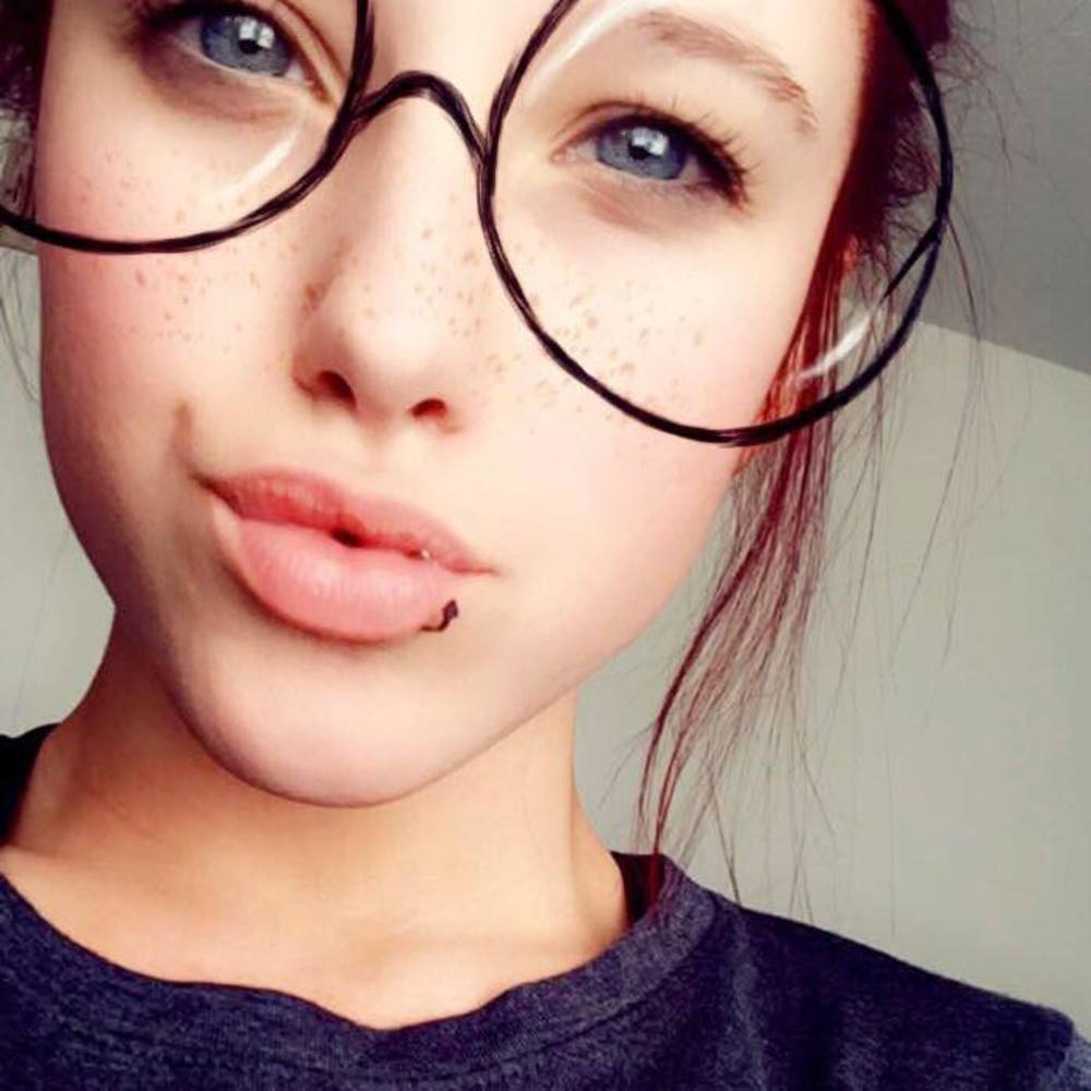 Meet your Posher, Dakota